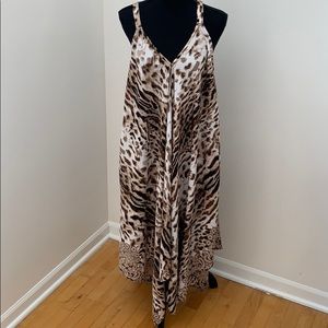 Women’s animal print tunic.
